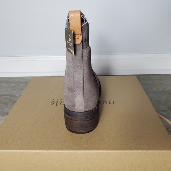 Kenneth Cole Women's Best Chelsea Bootie - Picture 6 of 9